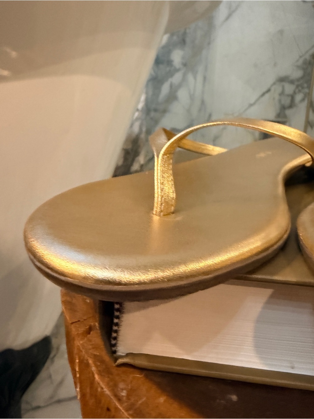 TKEES Flip Flops in Gold Metallic size 10 / 41 - Picture 2 of 7